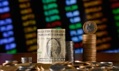 Mercados globais operam sem direção única; ouro supera US$ 5.000 e dólar enfraquece