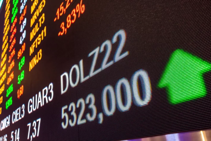 Ibovespa hoje inicia a ter&ccedil;a-feira atento ao CPI dos EUA, dados de servi&ccedil;os no Brasil e falas do Fed, ap&oacute;s leve queda do &iacute;ndice na segunda-feira. (Imagem: Adobe Stock) 