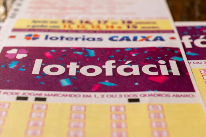 Na Lotof&aacute;cil, o jogador escolhe entre 15 e 20 n&uacute;meros. (Foto: Adobe Stock)