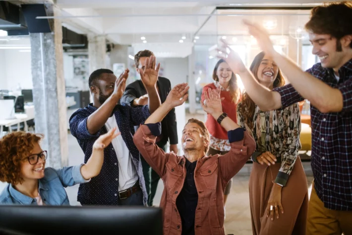 Os sorteios da Mega-Sena ocorrem regularmente tr&ecirc;s vezes por semana. (Foto: Adobe Stock)