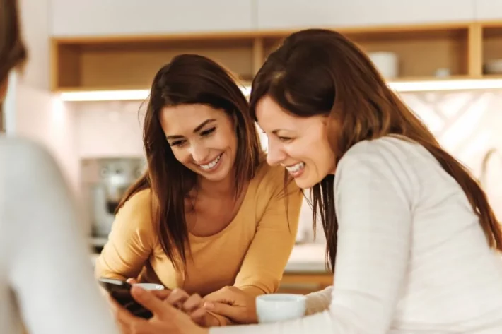 O evento aconteceu por volta das 21h. (Foto: Adobe Stock)