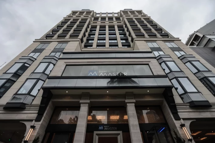 Investidores ainda n&atilde;o t&ecirc;m previs&atilde;o para receber valores investidos no Master. Foto: Werther Santana/Estad&atilde;o