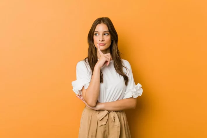 Em casos de d&uacute;vidas sobre o pagamento, existem canais de atendimento oficiais para o programa. (Foto: Adobe Stock)