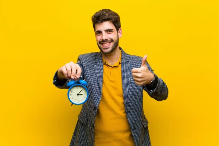 A altera&ccedil;&atilde;o do hor&aacute;rio entrou em vigor em novembro de 2025. (Foto: Adobe Stock)