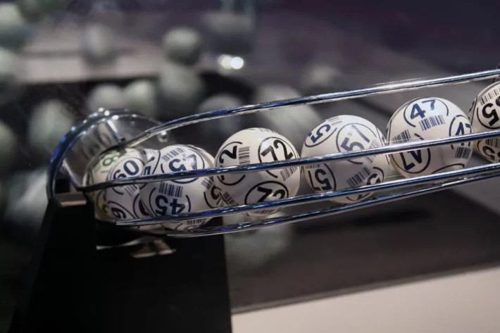 Os pr&ecirc;mios podem ser resgatados em ag&ecirc;ncias da Caixa. (Foto: Adobe Stock).