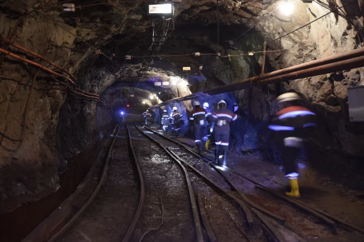 Vale (VALE3) tem custos mais sens&iacute;veis &agrave; volatilidade cambial, que beneficiou a companhia em 2025. (Imagem: Albin Marciniak em Adobe Stock)