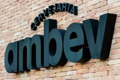 Ambev (ABEV3) lucra R$ 4,5 bi no 4T25 e supera estimativas; Zé Delivery movimenta R$ 4,7 bi em 2025