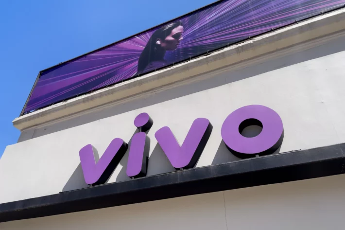 A&ccedil;&otilde;es da Telef&ocirc;nica Brasil avan&ccedil;am ap&oacute;s divulga&ccedil;&atilde;o do balan&ccedil;o do quarto trimestre de 2025, com destaque para Ebitda, p&oacute;s-pago e recompra de a&ccedil;&otilde;es. (Foto: Adobe Stock)