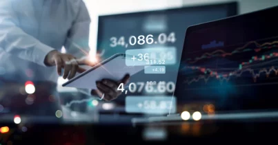 Ações de tecnologia ensaiam recuperação, enquanto dólar sobe e commodities recuam no exterior