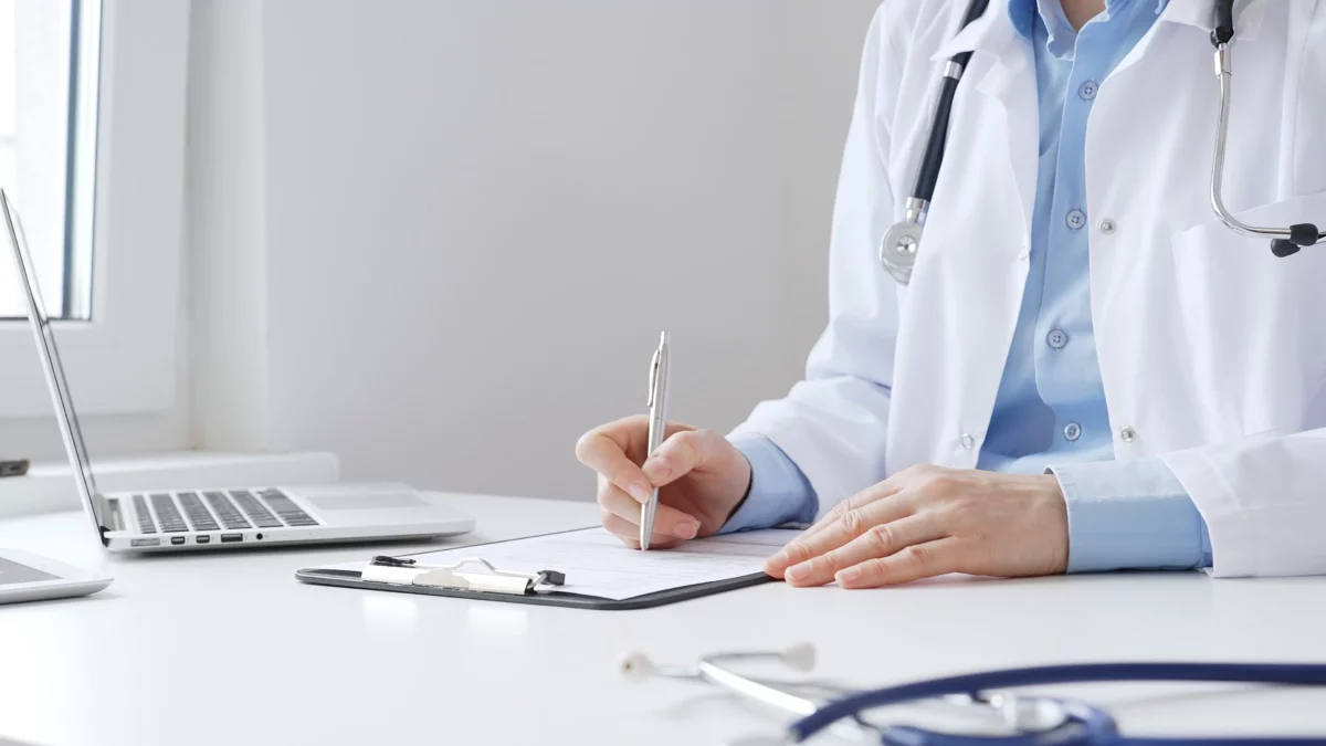 BTG analisa dados da ANS: indústria de saúde suplementar cresce em 2025 e Hapvida (HAPV3) perde clientes