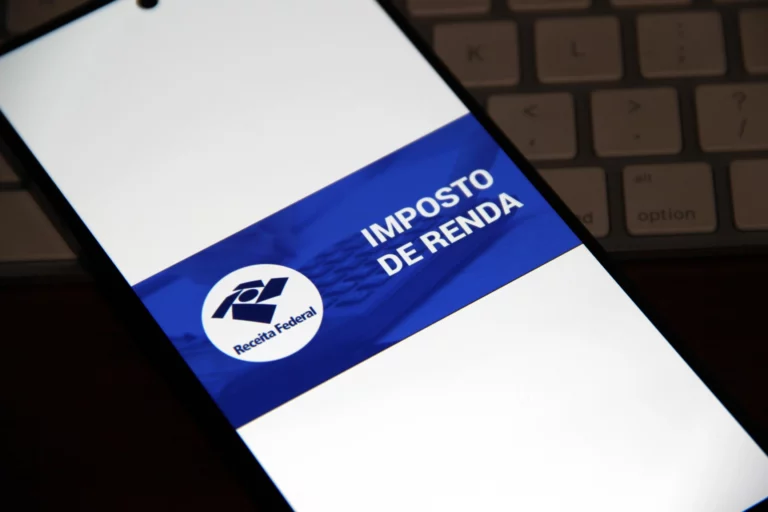 Informe de rendimentos do IR 2026 deve ser entregue at&eacute; hoje 27 por empresas, bancos e outras fontes pagadoras. Veja quem &eacute; obrigado a enviar e o que fazer se n&atilde;o receber o documento. (Imagem: Adobe Stock) 