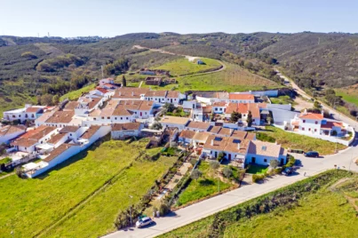 O luxo do isolamento total: por que investidores estão comprando vilas inteiras na Europa