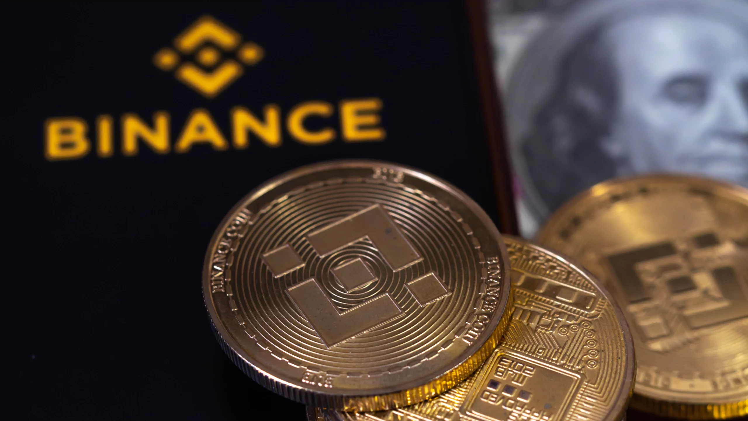 Investigadores da Binance descobrem US$ 1,7 bi enviados a entidades iranianas e acabam suspensos