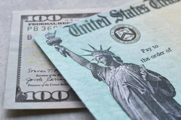 Mudan&ccedil;as regulat&oacute;rias e alavancagem escondida na opera&ccedil;&atilde;o de basis exp&otilde;em fragilidades na liquidez dos t&iacute;tulos do Tesouro dos EUA. (Imagem: Adobe Stock) 