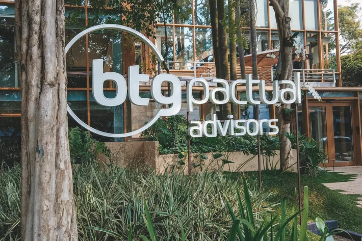 Sede do BTG Pactual: banco amplia presen&ccedil;a no varejo ao fechar acordo para adquirir participa&ccedil;&atilde;o relevante na fintech meutudo. (Foto: Adobe Stock)