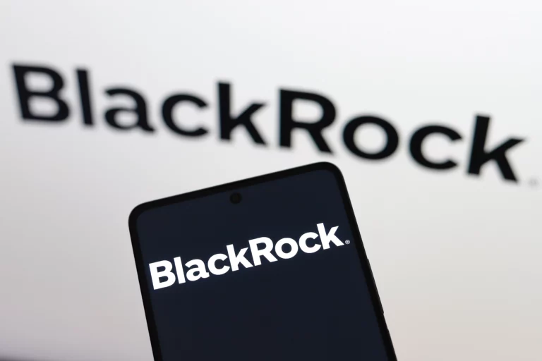 BlackRock lan&ccedil;a programa de carry para executivos e refor&ccedil;a aposta em ativos alternativos, em disputa direta com gigantes do private equity. (Imagem: Adobe Stock) 