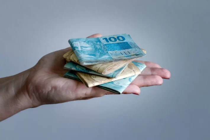 O programa contempla fam&iacute;lias que possuem renda individual de at&eacute; R$ 218,00. (Foto: Adobe Stock)