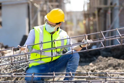 Trabalhador da construção civil, setor altamente atrelado à taxa de juros no Brasil.