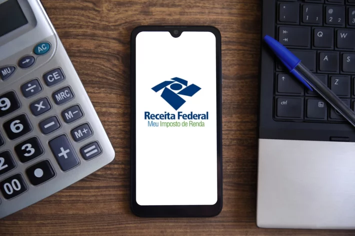 Fim da Dirf anual muda rotina fiscal e exige aten&ccedil;&atilde;o redobrada das empresas no envio de informa&ccedil;&otilde;es. (Imagem: sauloangelo em Adobe Stock)