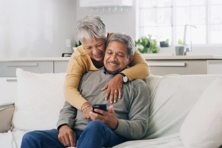 O pagamento pode ser sacado em lot&eacute;ricas credenciadas, com o cart&atilde;o previdenci&aacute;rio. (Foto: Adobe Stock)