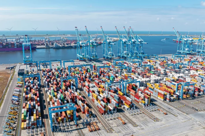 Santander divulgou estudo sem importa&ccedil;&otilde;es das plataformas de petr&oacute;leo para capturar melhor a for&ccedil;a do atual ciclo de investimentos no Brasil. (Imagem: Nataraj em Adobe Stock)