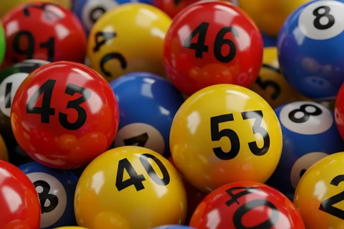 O sorteio acontece por volta das 21h. (Foto: Adobe Stock)