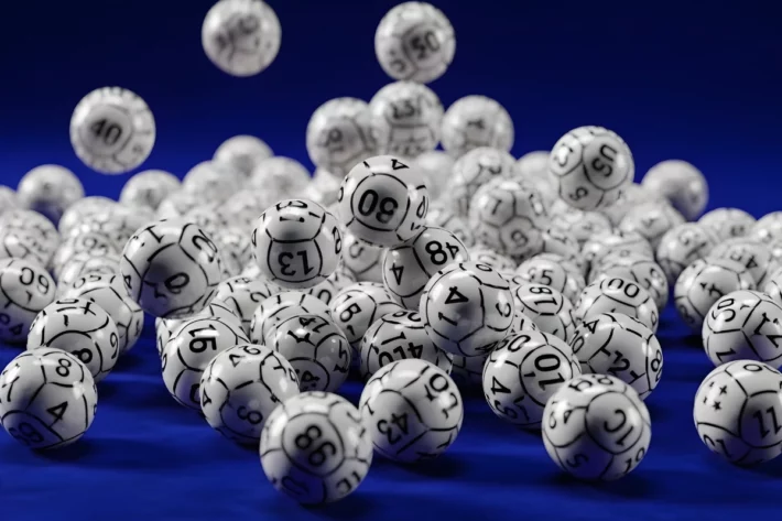 A Lotomania realiza o sorteio de 20 dezenas a cada concurso. (Foto: Adobe Stock)