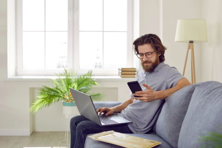 Quem optar pela aposta online pode utilizar o site da Loterias Caixa ou o aplicativo oficial. (Foto: Adobe Stock)