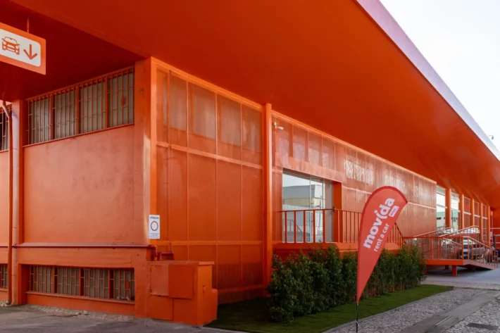 A Movida (MOVI3) anunciou a 26&ordf; emiss&atilde;o de deb&ecirc;ntures, no valor de R$ 750 milh&otilde;es, com remunera&ccedil;&atilde;o de 100% do DI mais 2,40% ao ano. Recursos ser&atilde;o destinados &agrave; gest&atilde;o de passivos. (Imagem: Adobe Stock) 