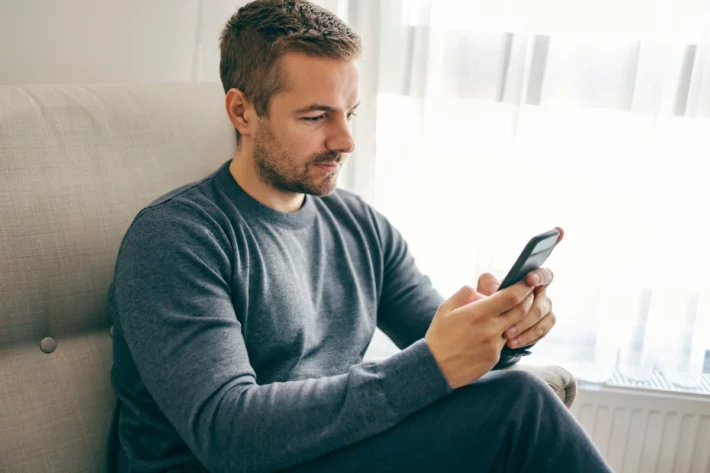 O valor liberado varia de acordo com o saldo existente nas contas do FGTS. (Foto: Adobe Stock)