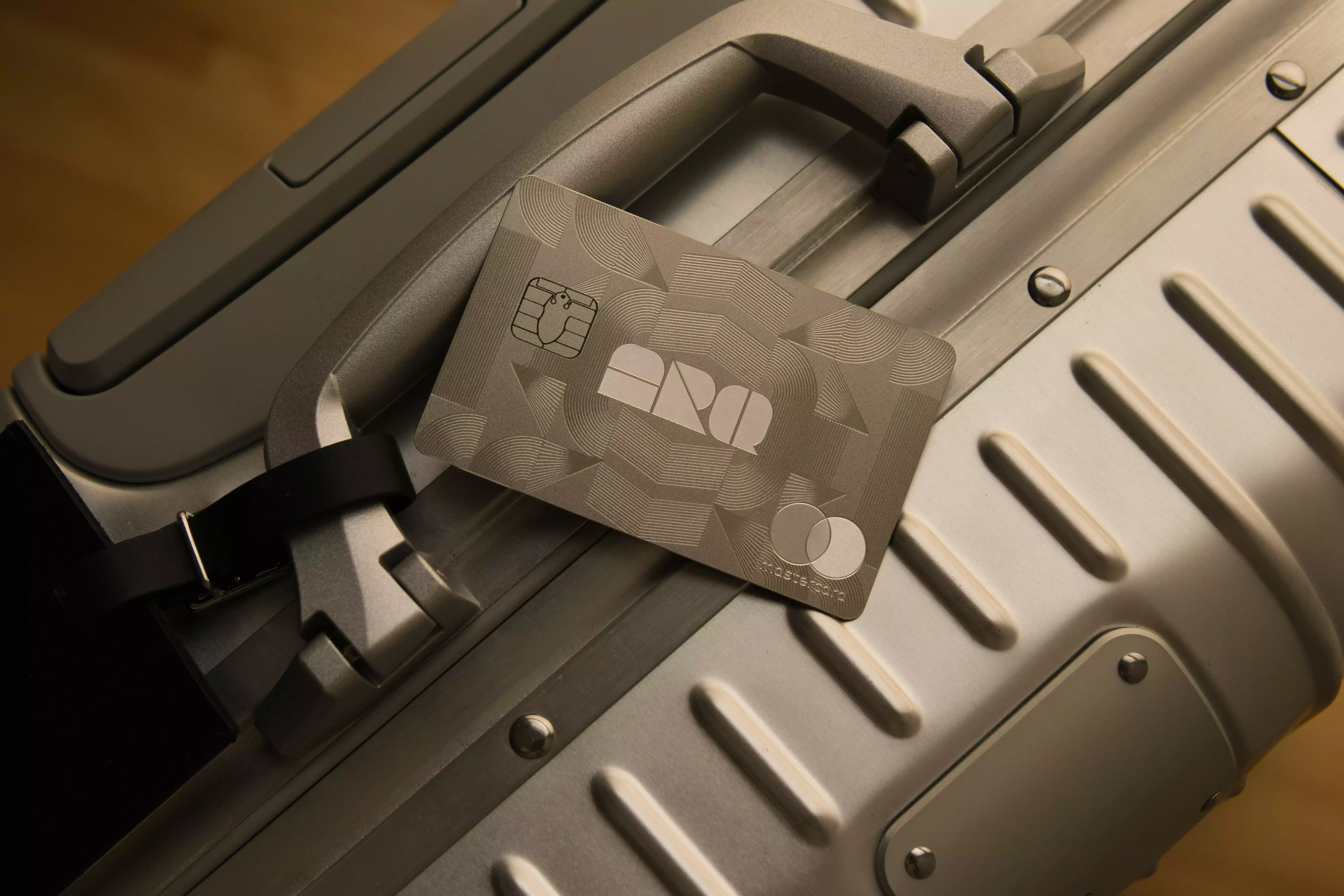 Fintech levanta US$ 70 milhões, muda marca e aposta em cartão sem IOF para alta renda