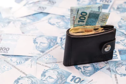 Como começar a investir em tempos de guerra e bolsas em queda; veja como montar sua primeira carteira