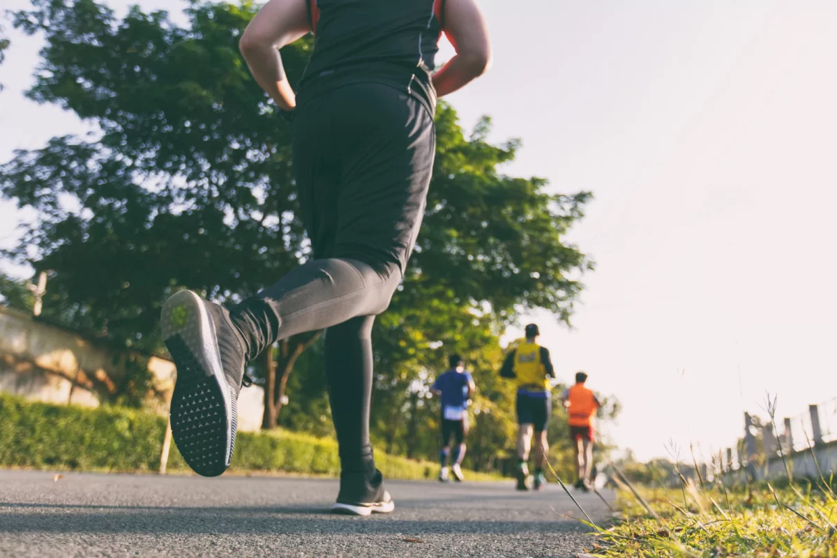 Correr pode melhorar sua vida financeira? Disciplina do exercício já muda decisões com dinheiro
