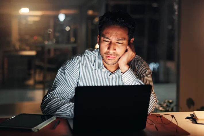 Quem vai pagar a conta do fim da escala 6x1 no final? &Eacute; voc&ecirc;, &eacute; o consumidor, &eacute; o pequeno empres&aacute;rio. (Imagem: Adobe Stock)