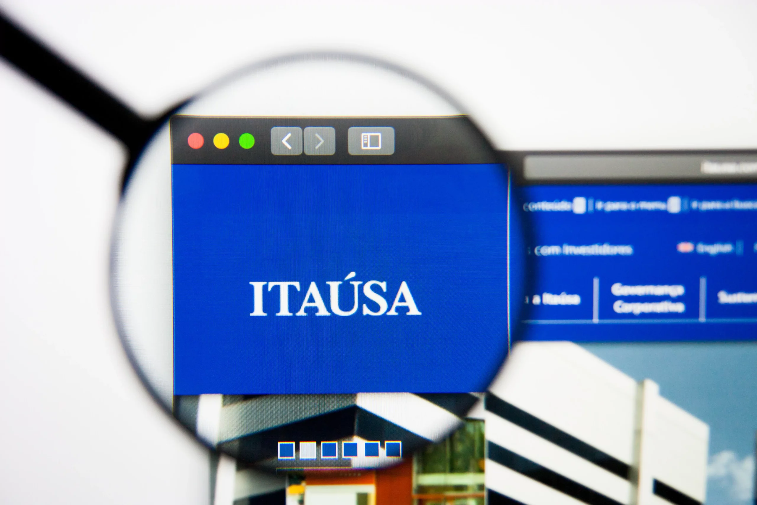 Holding ou Itaú, qual escolher? Itaúsa divulga balanço do 4T25 hoje e analistas fazem previsões