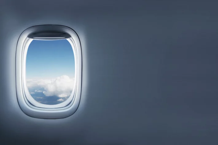 Veja as dicas de especialistas para conseguir comprar passagens a&eacute;reas mais baratas. Foto: Adobe Stock