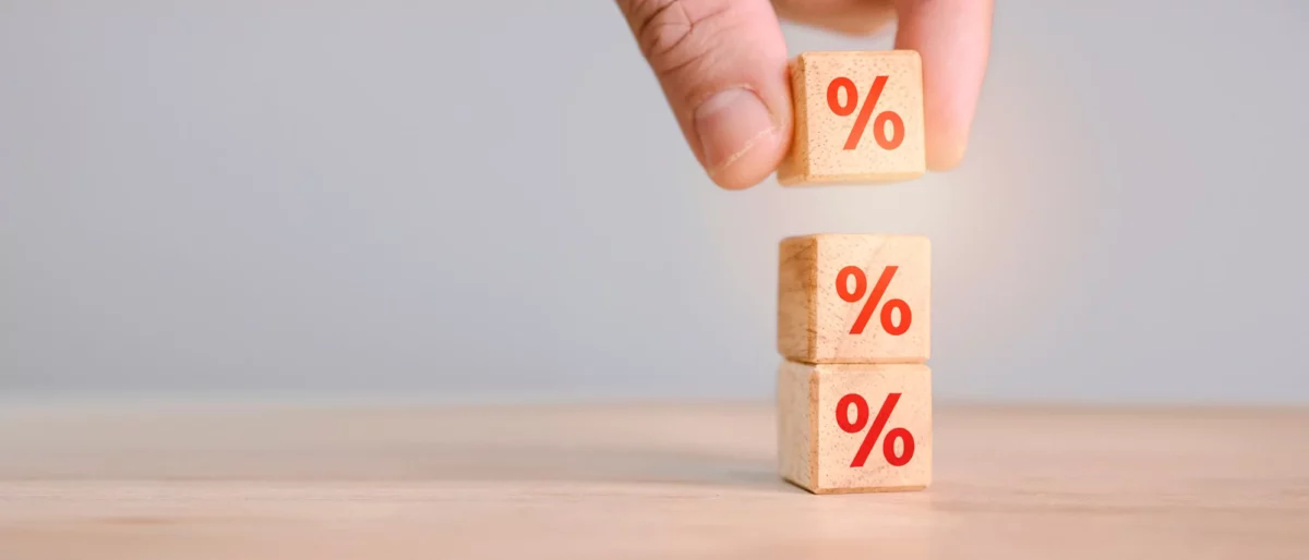 Mercado de juros reage ao Copom, à cautela internacional frente à guerra e ao Fed conservador