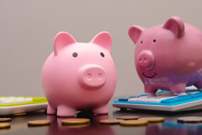  Caixinhas e cofrinhos digitais se popularizaram entre brasileiros como forma de organizar metas financeiras e guardar dinheiro. (Foto: Adobe Stock)