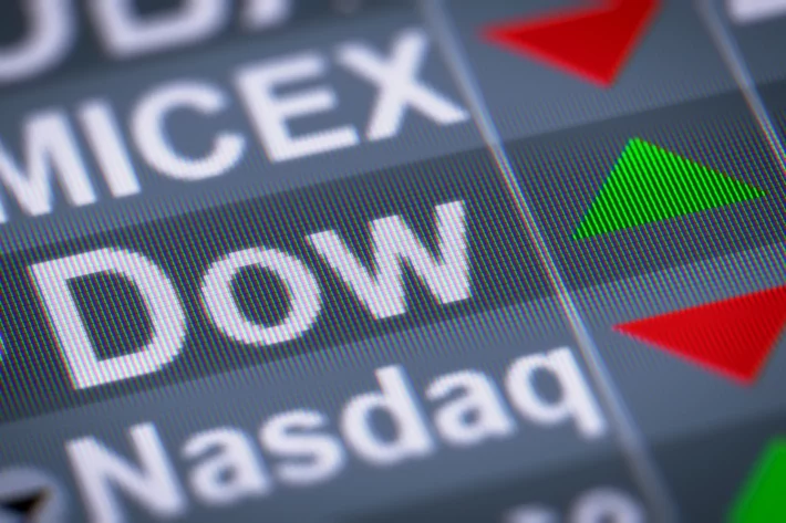 Dow Jones hoje opera em alta modesta, enquanto contratos futuros do petr&oacute;leo seguem avan&ccedil;ando. (Foto: Adobe Stock)
