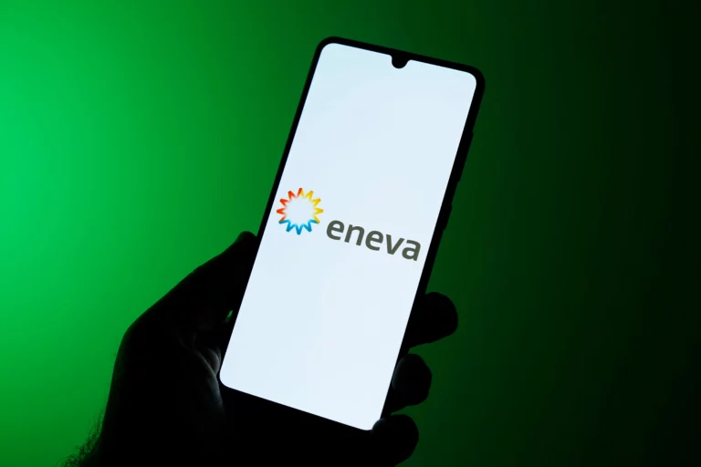 Eneva (ENEV3) registra lucro l&iacute;quido de R$ 57 milh&otilde;es no 4T25 e Ebitda ajustado cresce 19,7%. Receita avan&ccedil;a 24,5% e bancos mant&ecirc;m recomenda&ccedil;&atilde;o de compra. (Imagem: Adobe Stock) 