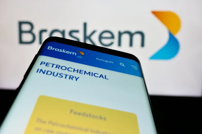 Braskem busca avan&ccedil;ar na reestrutura&ccedil;&atilde;o enquanto mercado monitora risco de dilui&ccedil;&atilde;o e press&atilde;o sobre custos de mat&eacute;rias-primas (Foto: Adobe Stock)