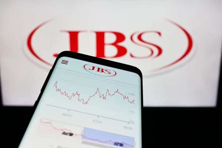XP avalia que a JBS (JBSS32) reportou um quarto trimestre (4T25) razo&aacute;vel. (Foto: Adobe Stock)