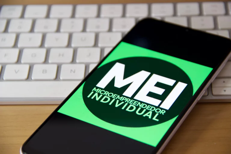 MEI precisa declarar Imposto de Renda em 2026? Entenda quando o microempreendedor &eacute; obrigado a entregar a declara&ccedil;&atilde;o e quais s&atilde;o os limites definidos pela Receita. (Imagem: Adobe Stock) 