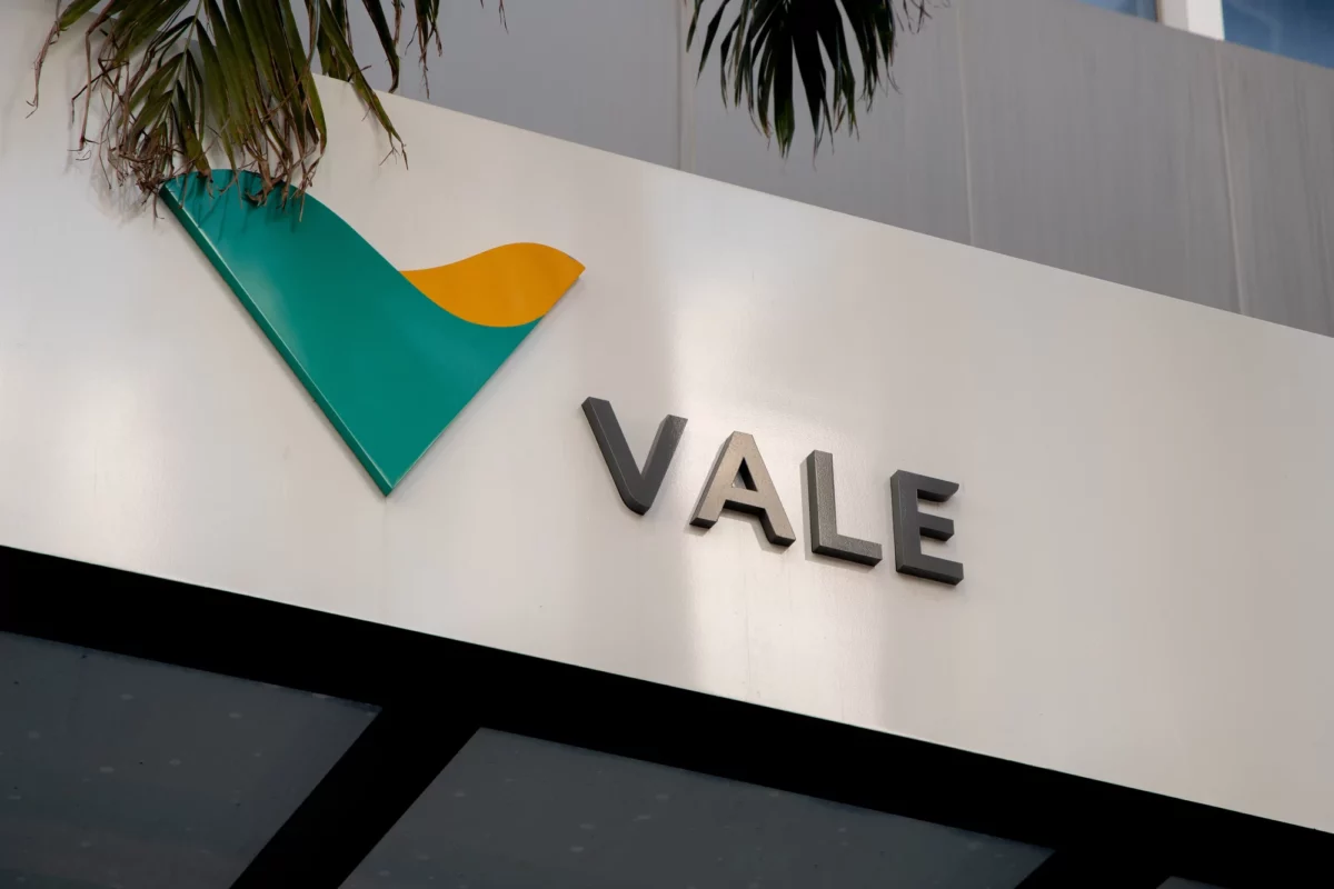 Vale (VALE3) amplia perdas, cai mais de 10% em março e se descola da alta do minério de ferro