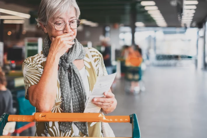 Reflexos da guerra no Oriente M&eacute;dio podem ser sentidos em diversas ind&uacute;strias, de passagens a&eacute;reas aos alimentos; alta do petr&oacute;leo &eacute; gatilho para a infla&ccedil;&atilde;o. (Imagem: luciano em Adobe Stock)