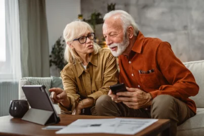 Carteira do Idoso: saiba como emitir o documento e conseguir 50% de desconto em passagens de ônibus