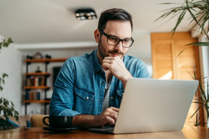 Para participar, o jogador escolhe entre 6 e 20 dezenas, dentre as 60 dispon&iacute;veis. (Foto: Adobe Stock)