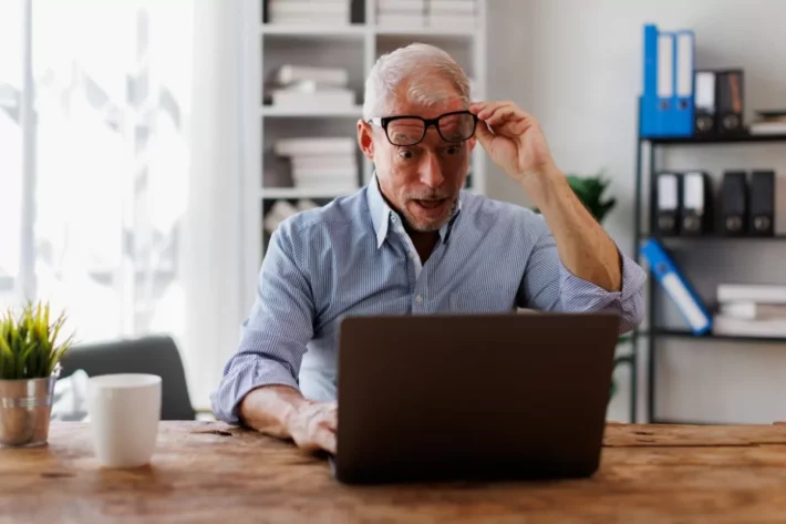 Os ganhadores podem resgatar o pr&ecirc;mio em ag&ecirc;ncias da Caixa. (Foto: Adobe Stock)