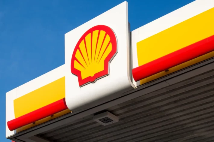 Shell confirma aporte de R$ 3,5 bilh&otilde;es na Ra&iacute;zen e mant&eacute;m negocia&ccedil;&otilde;es para definir solu&ccedil;&atilde;o estruturante, incluindo poss&iacute;vel separa&ccedil;&atilde;o entre etanol e distribui&ccedil;&atilde;o. (Imagem: Adobe Stock) 
