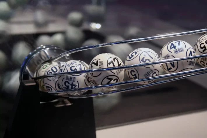 A chance de ganhar na extra&ccedil;&atilde;o de s&aacute;bado da loteria &eacute; de 1 em 96.000. (Foto: Adobe Stock)